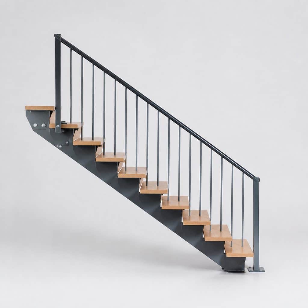 Escalier extérieur en kit présenté seul, fond neutre