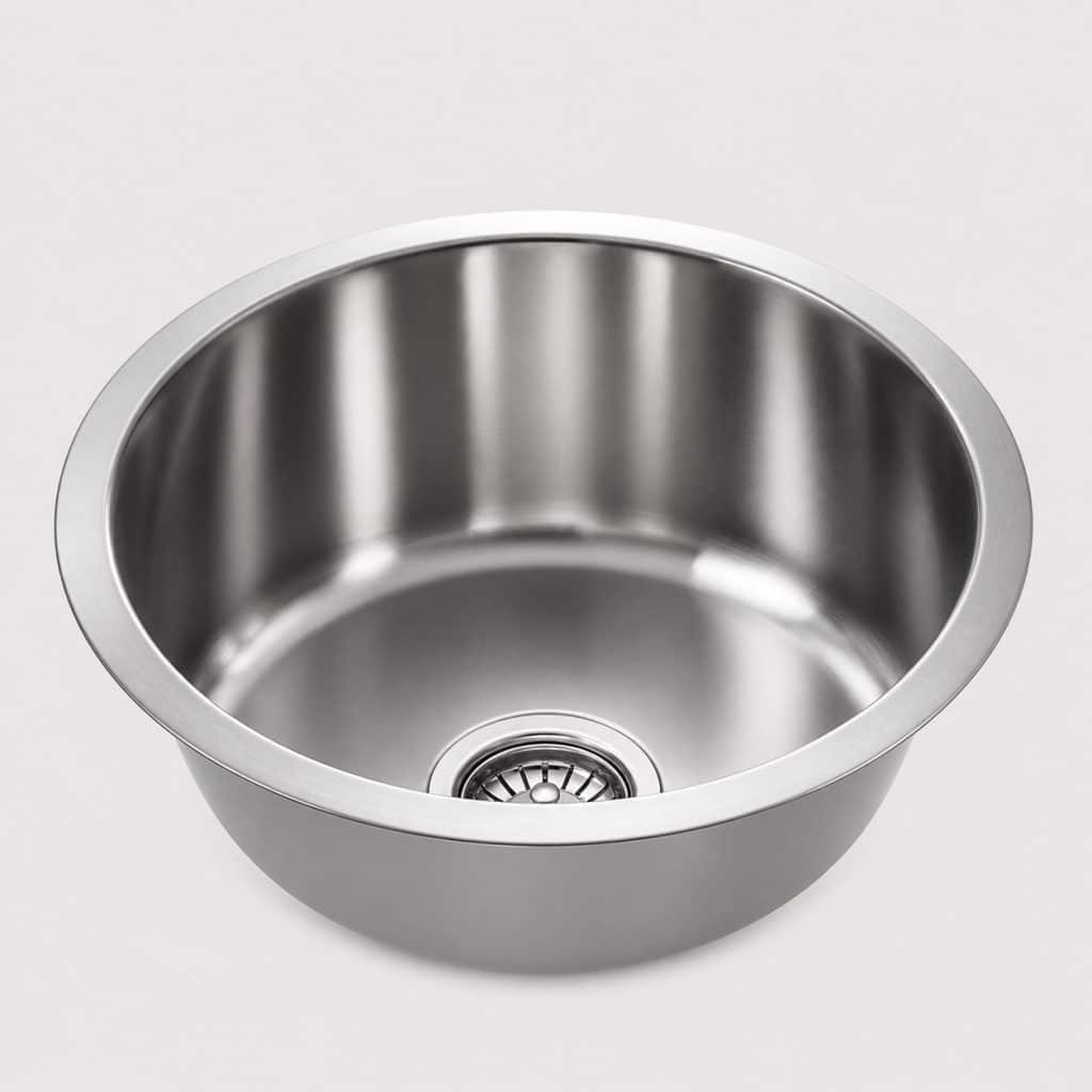 Évier rond en inox présenté seul, fond neutre